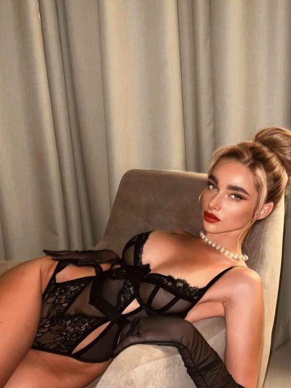 Кристина привлекательная девушка из Кунгур цена от 6000 руб