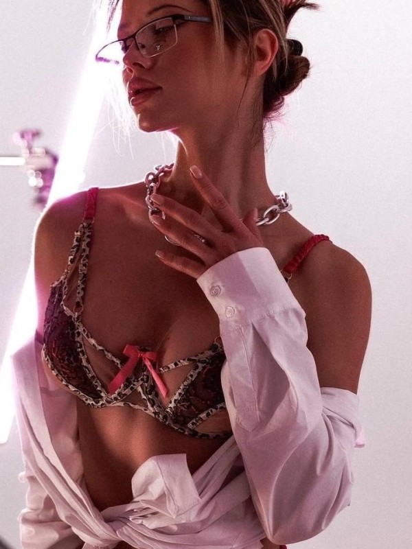 Мила привлекательная девушка из Кунгур цена от 6000 руб