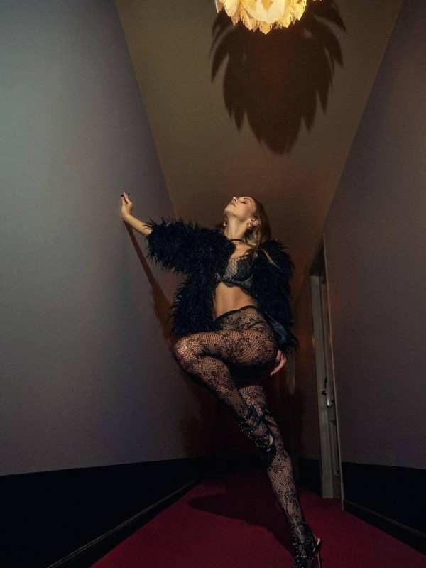 Света привлекательная девушка из Кунгур цена от 6000 руб