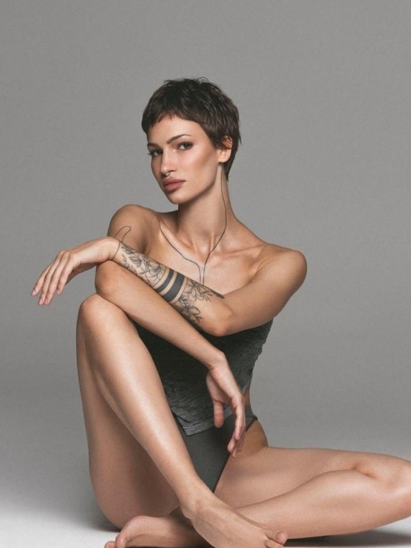 Лена привлекательная девушка из Кунгур цена от 7000 руб